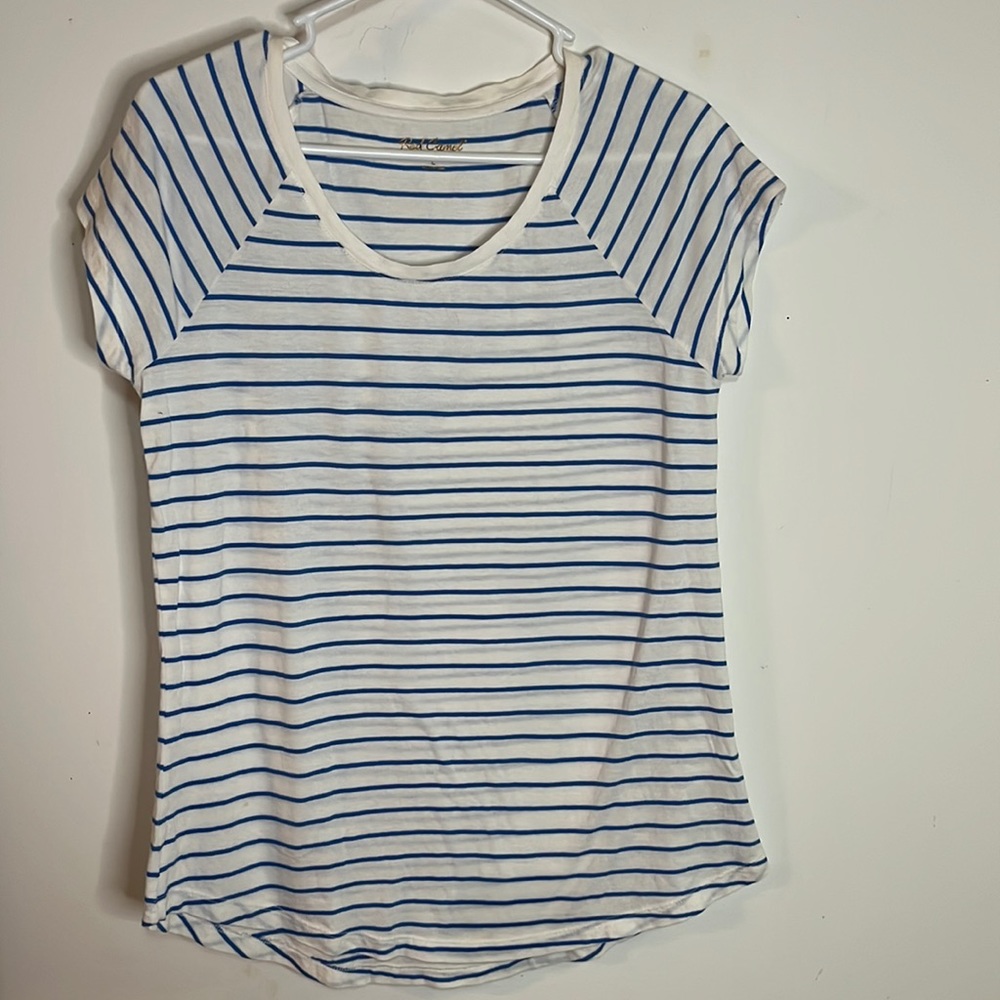 Red Camel round neck raglan shirt sleeve striped tee shirt. Size L